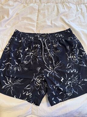 Forever 21 Men's Navy and White Floral Swim Trunks